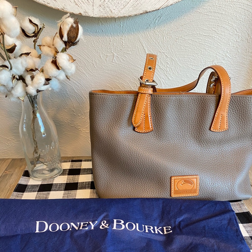 Dooney and Bourke handbag medium tote